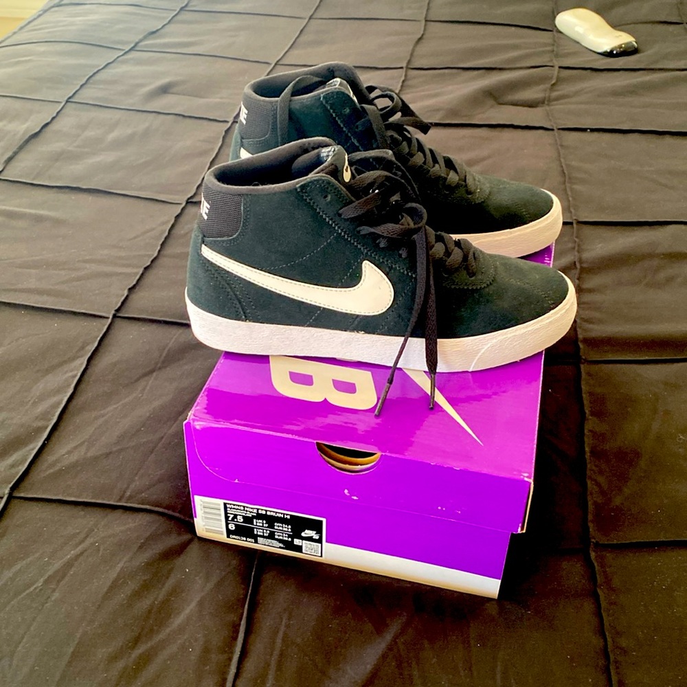 Nike bruin high top tennis shoes